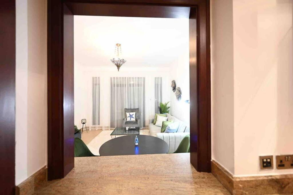 Brand New Furniture . Close To Dubai Mall. מראה חיצוני תמונה