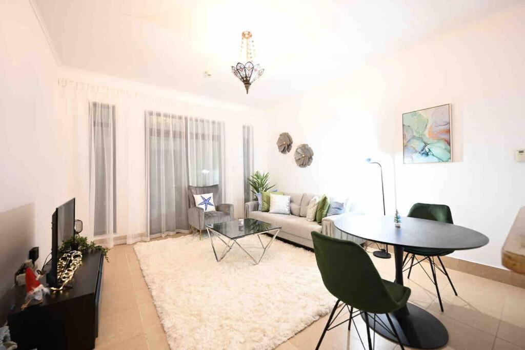 Brand New Furniture . Close To Dubai Mall. מראה חיצוני תמונה
