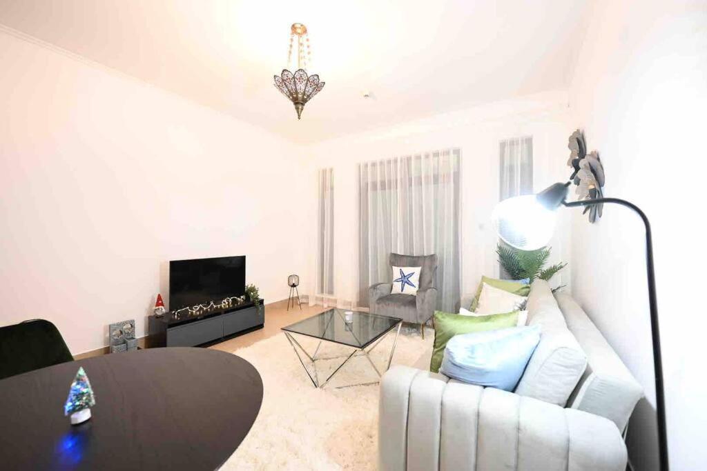 Brand New Furniture . Close To Dubai Mall. מראה חיצוני תמונה