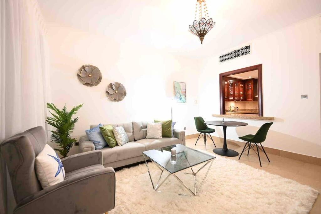 Brand New Furniture . Close To Dubai Mall. מראה חיצוני תמונה